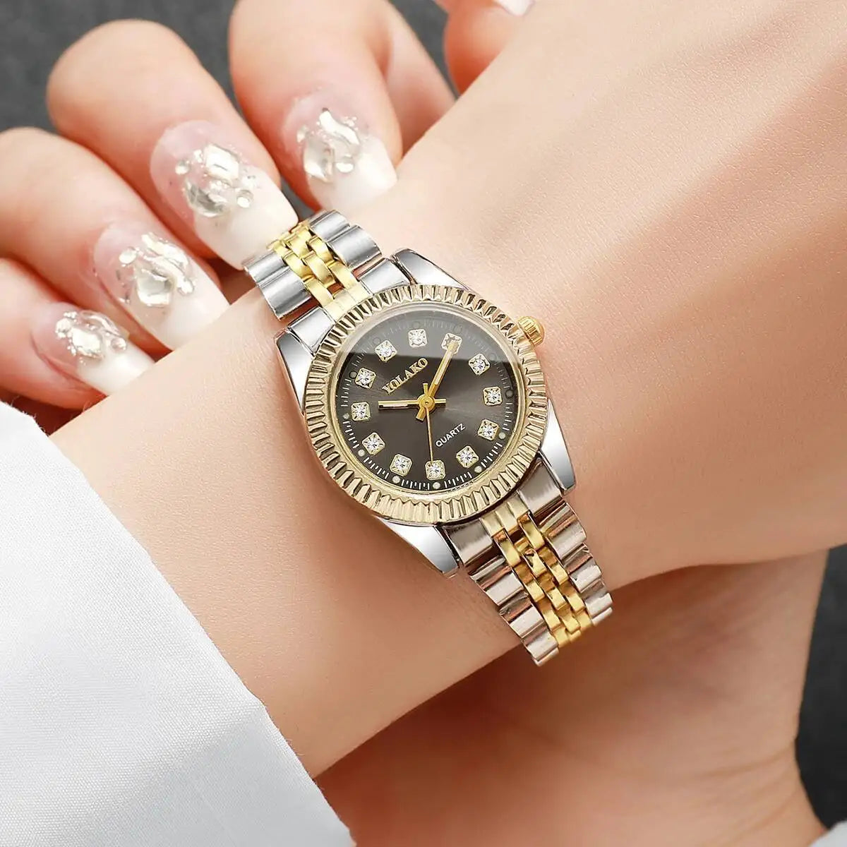 Luxury Men Business Watches Gold & Silver Fashion Women Quartz Watch